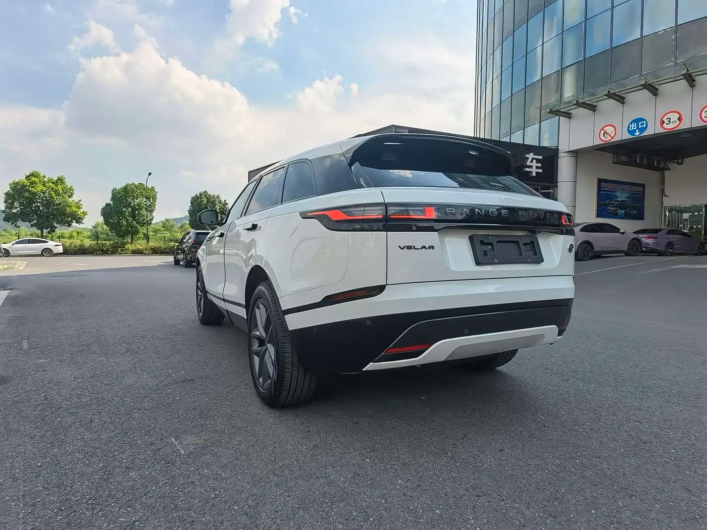 Land Rover Range Rover Velar 2026 — Şəkil 3/13