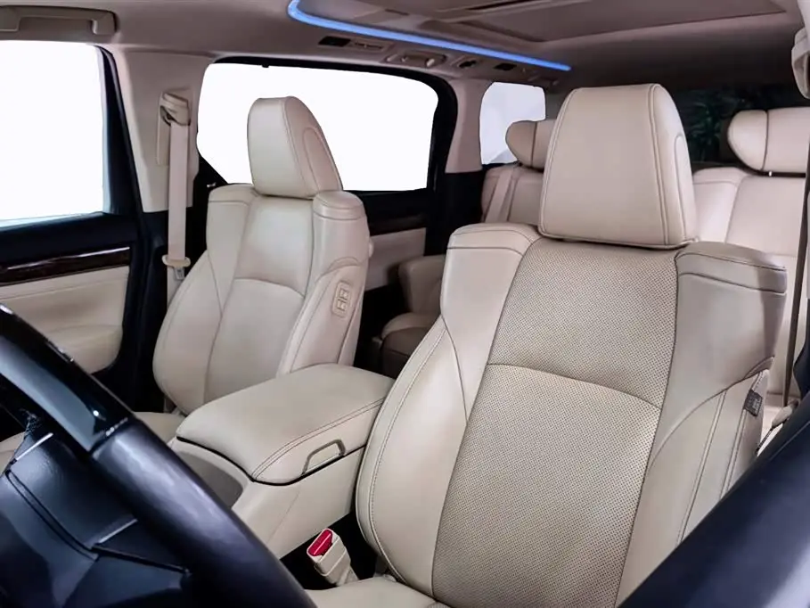 Toyota Alphard 2022 — Photo 10/15