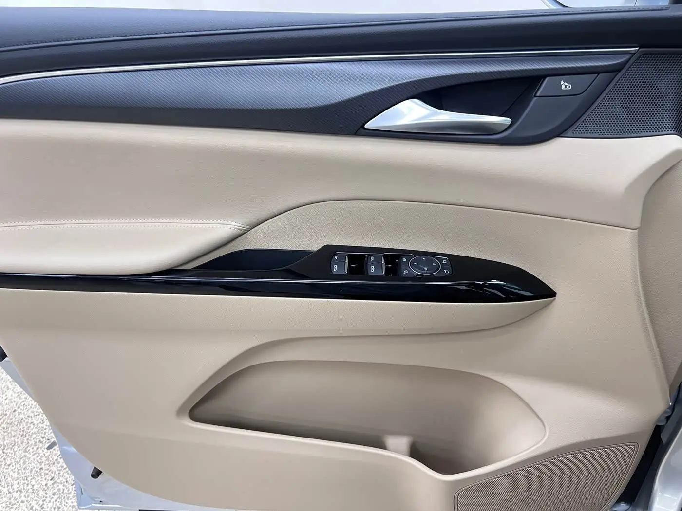 Buick GL8 New Energy 2025 — Фото 12/20