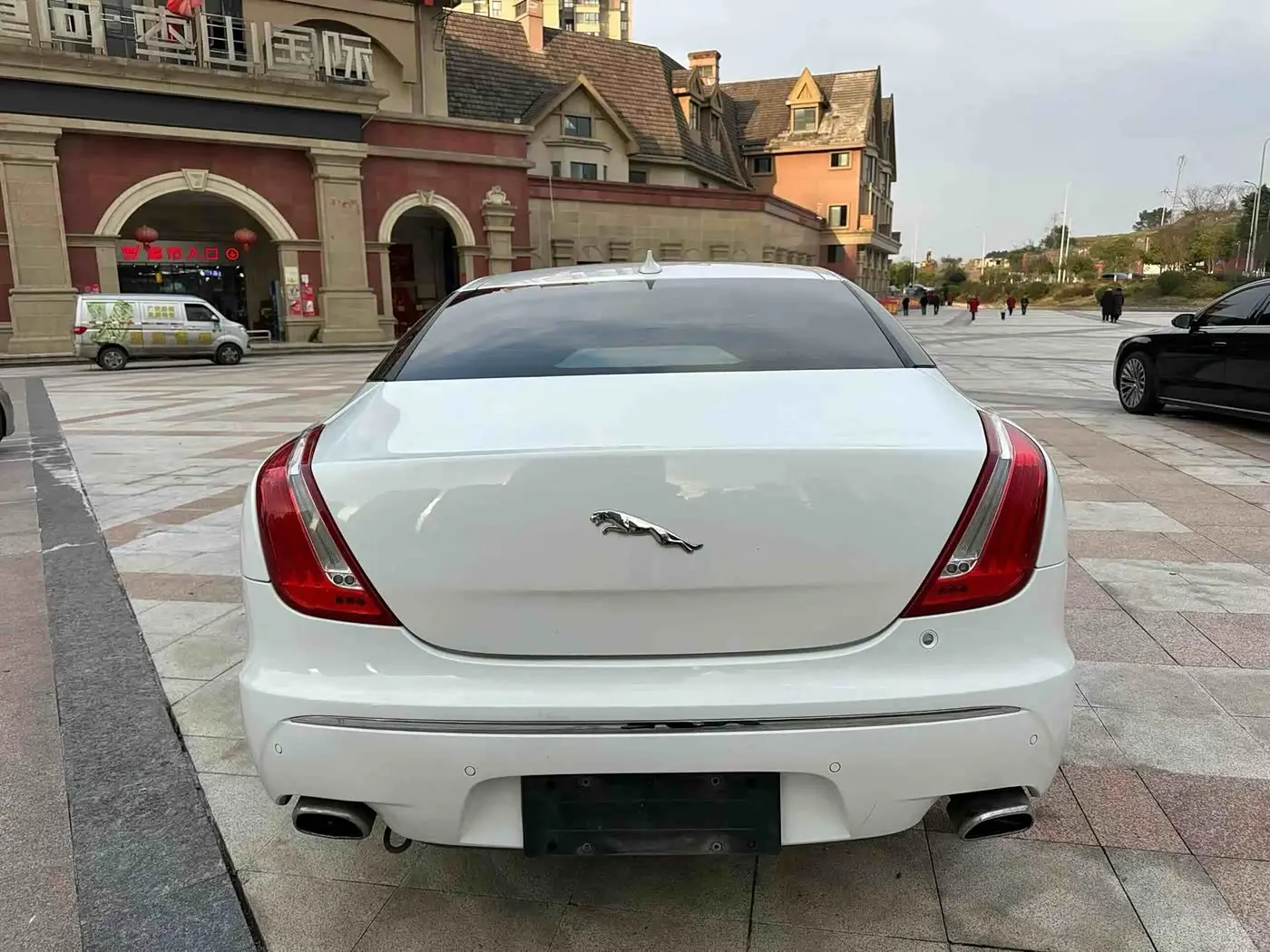 Jaguar XJ 2016 — Photo 4/9
