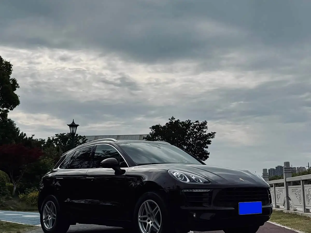 Porsche Macan 2018 — Photo 1/9