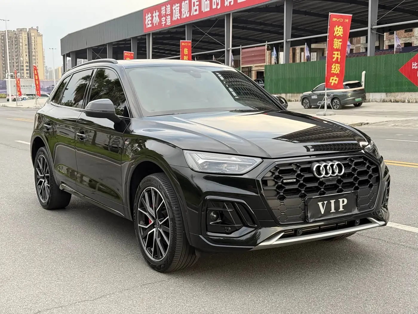 Audi Q5L 2025 — Фото 3/17