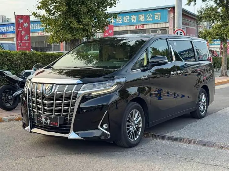Toyota Alphard 2021 — Photo 1/14