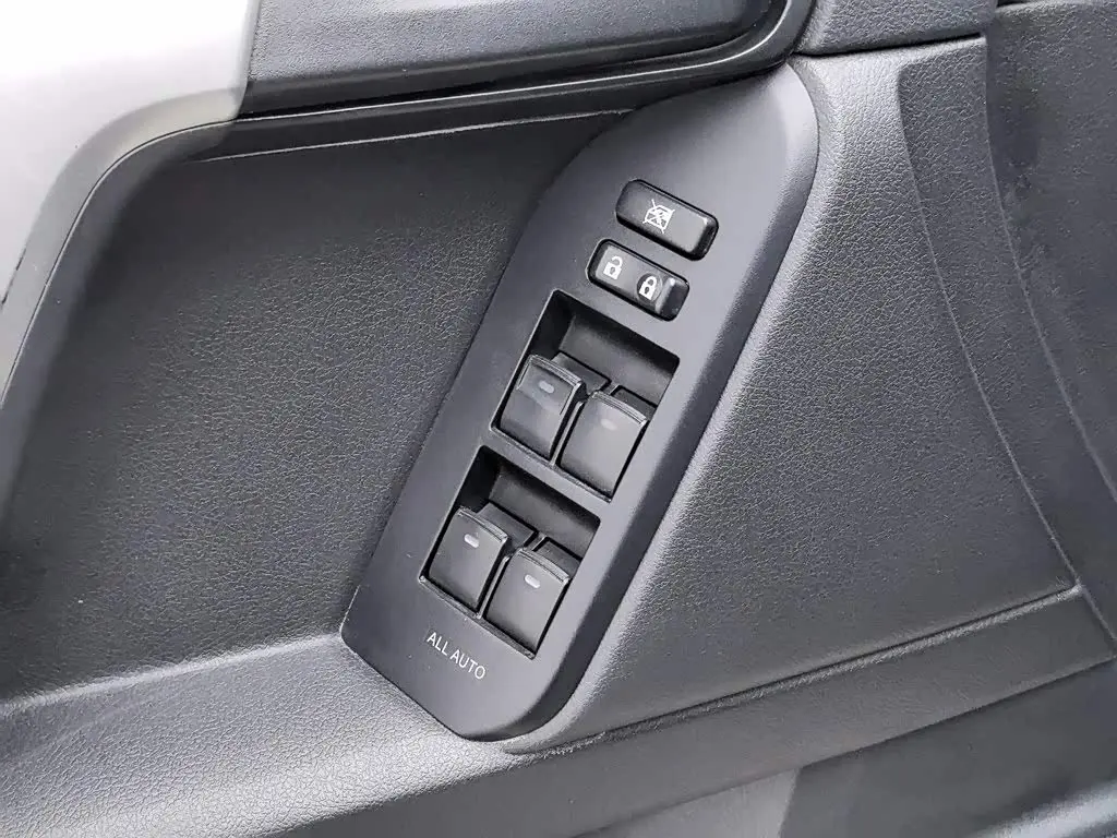 Toyota Prado 2017 — Photo 9/20