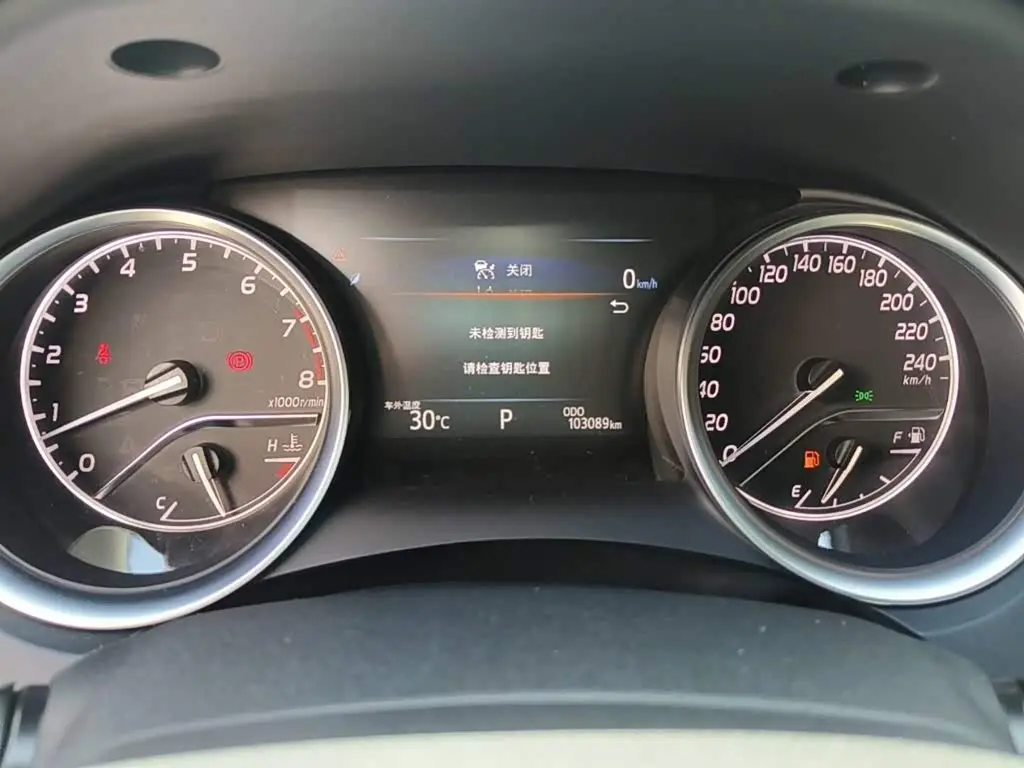 Toyota Camry 2019 — Şəkil 4/13