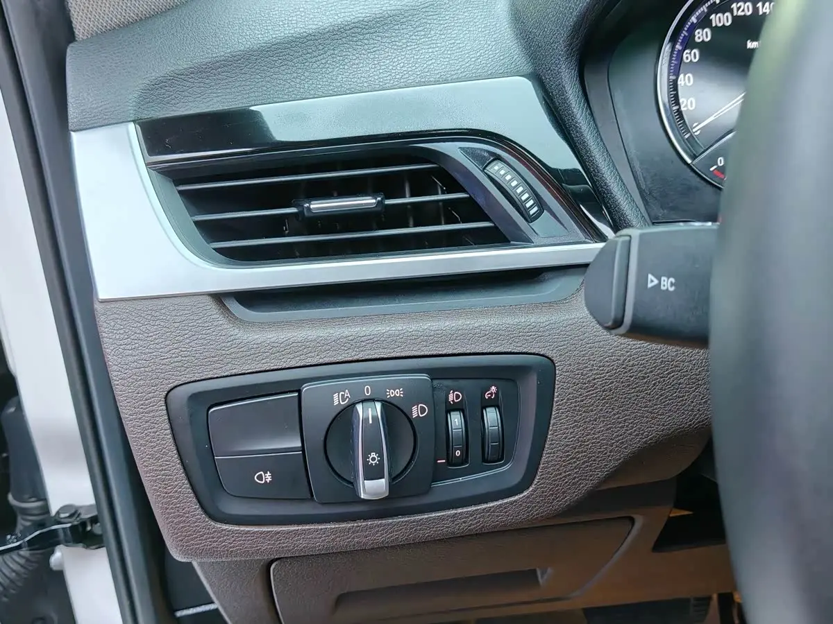 BMW X1 2022 — Photo 17/20