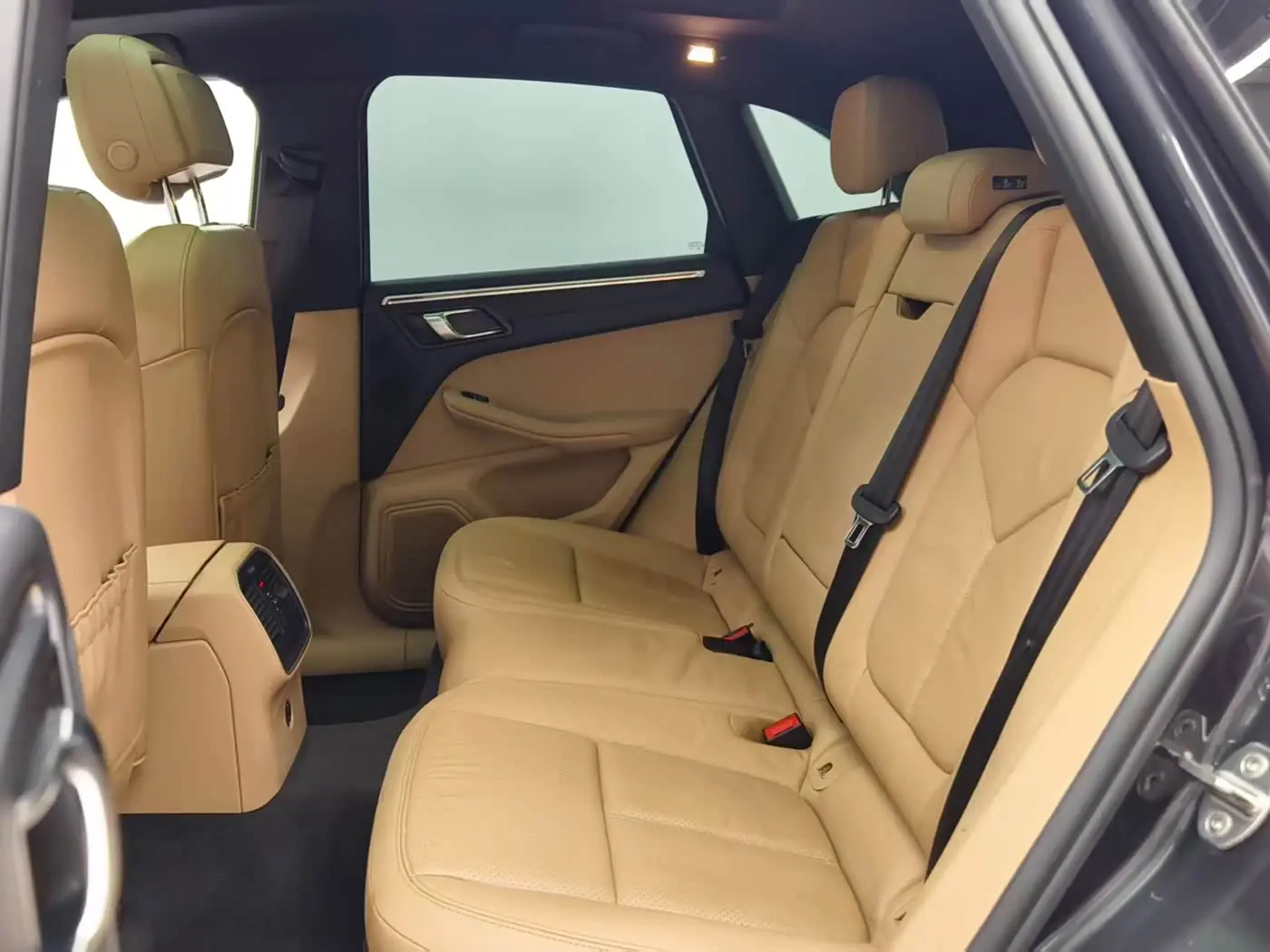 Porsche Macan 2021 — Photo 13/14