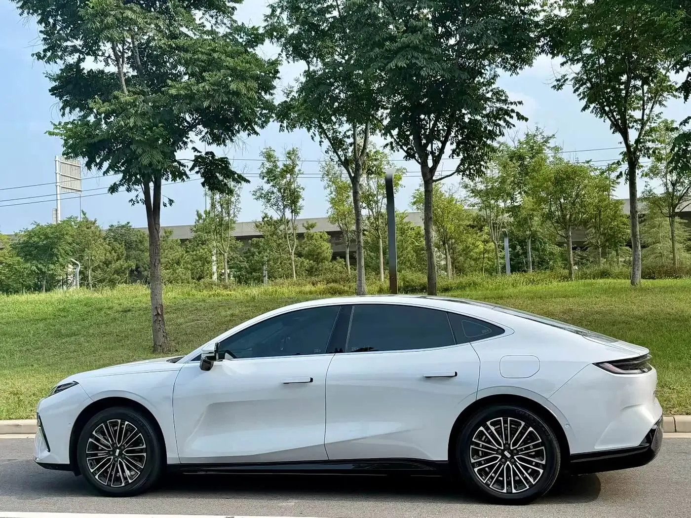 Geely Galaxy Galaxy Xingyao 8 2025 — Фото 3/9