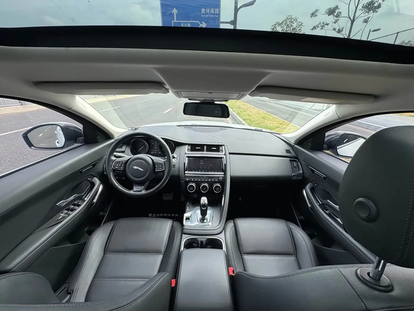 Jaguar E-PACE 2018 — Фото 6/18
