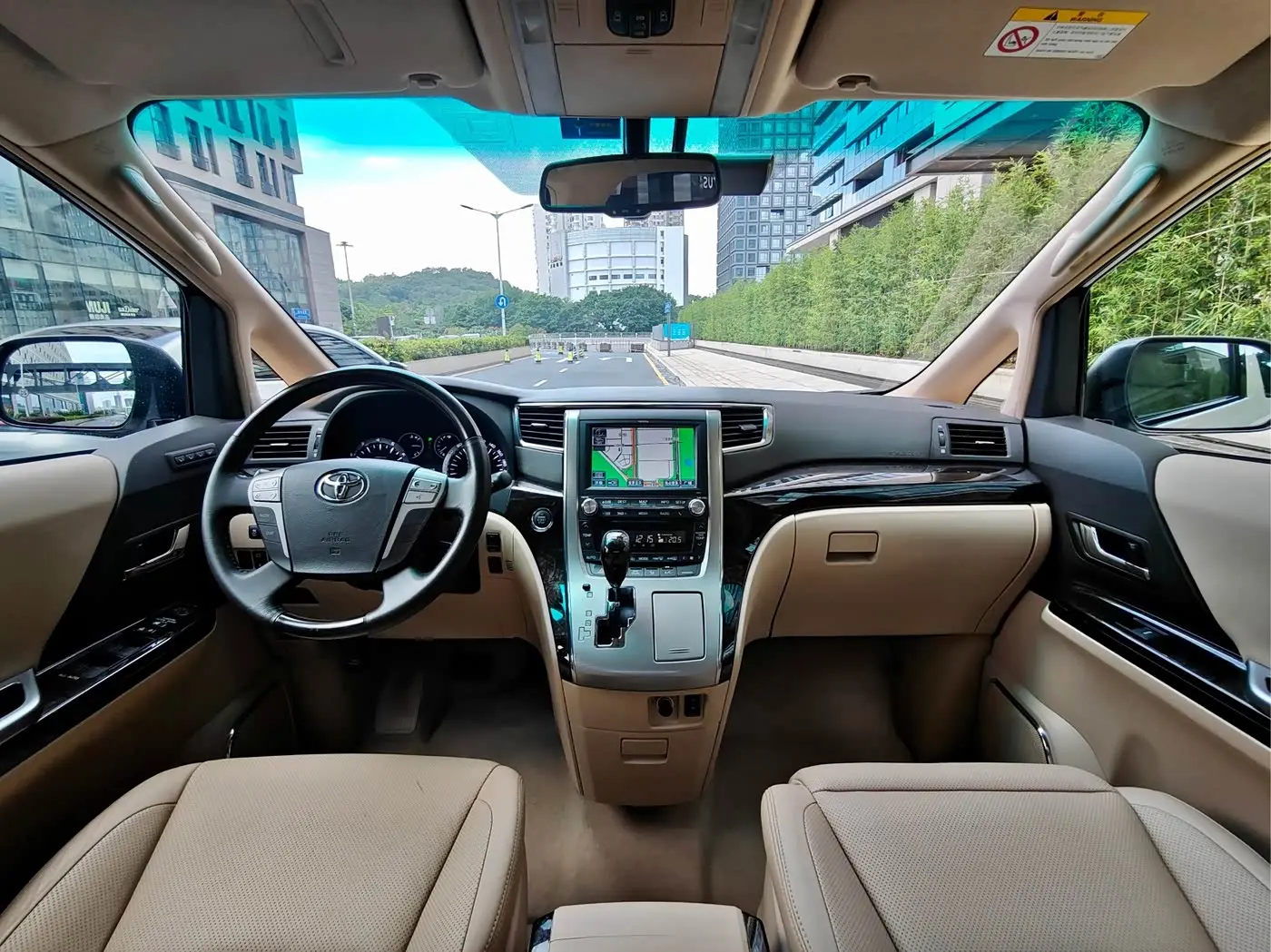 Toyota Alphard 2012 — Photo 11/19