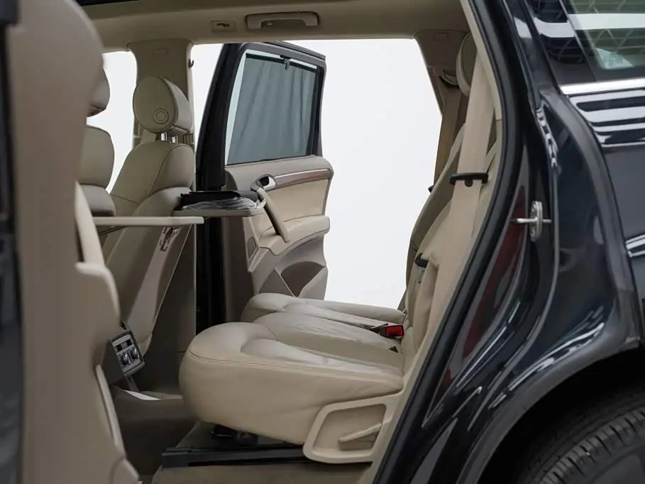 Audi Q7 2013 — Şəkil 19/20