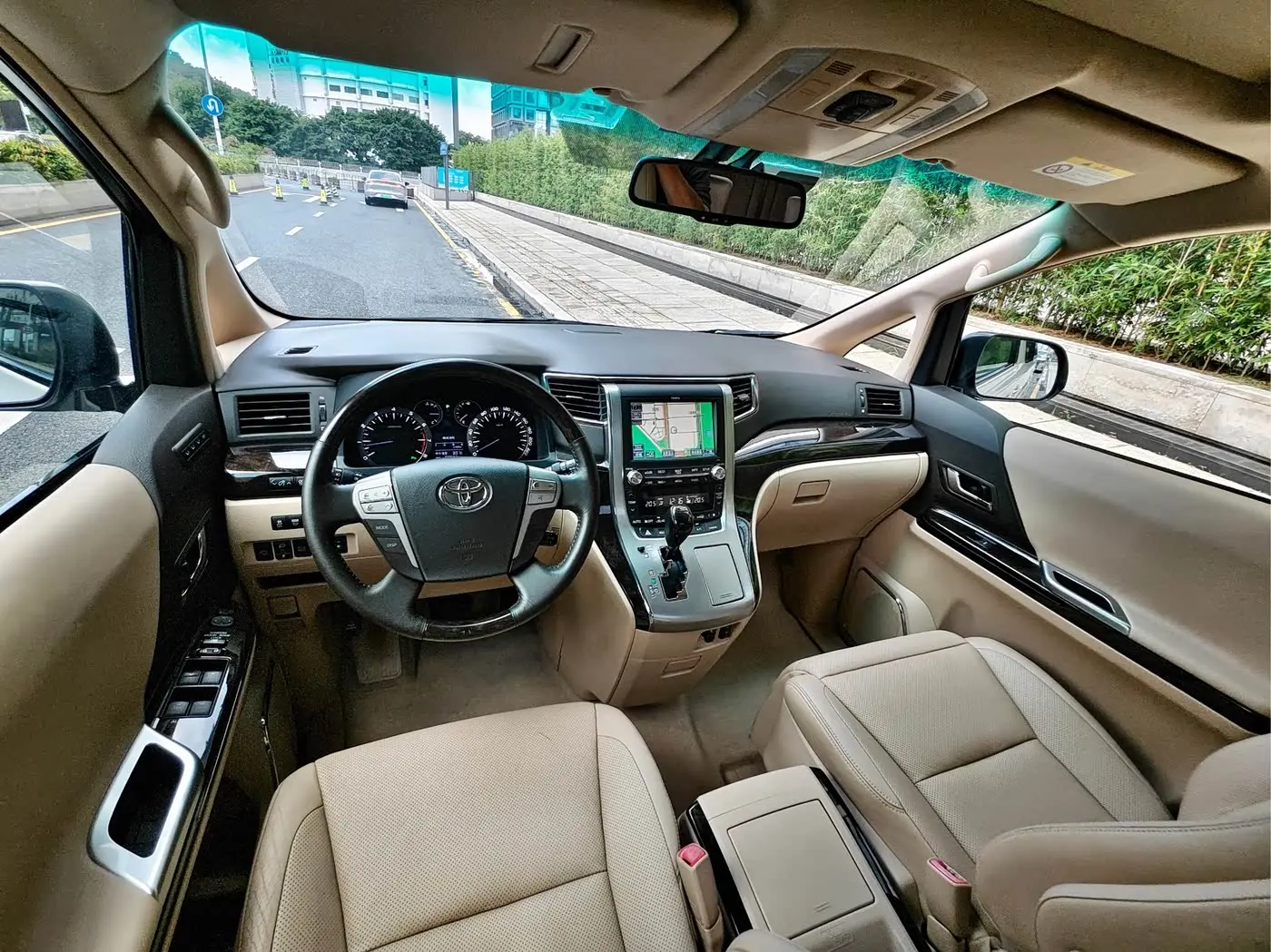 Toyota Alphard 2012 — Photo 12/19