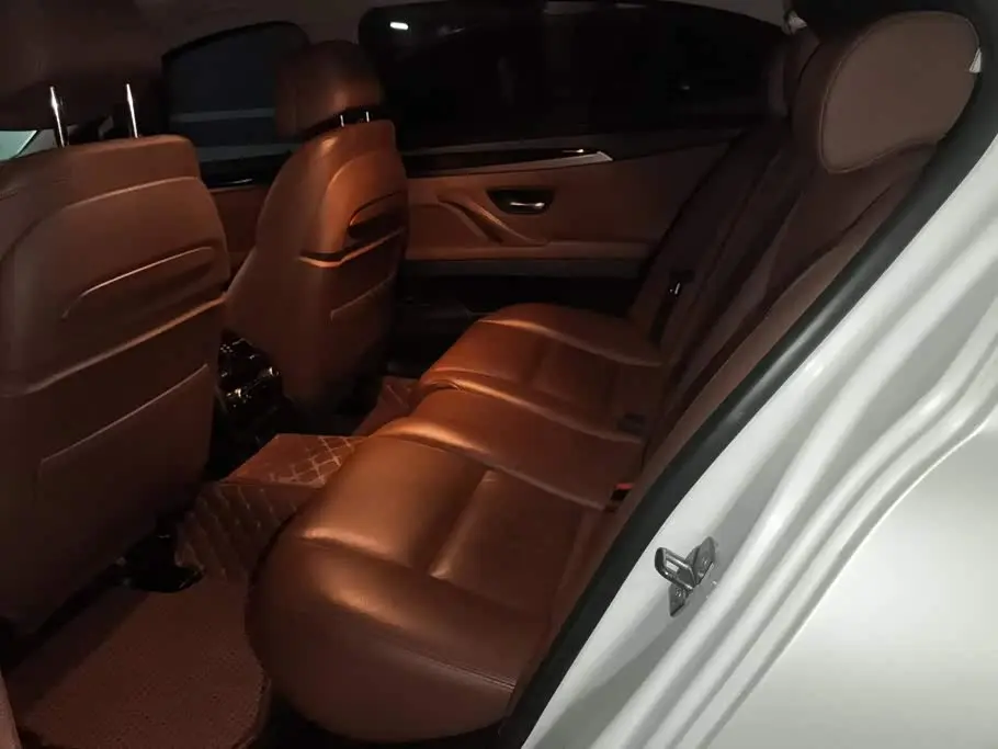 BMW 5 Series 2015 — Photo 11/16