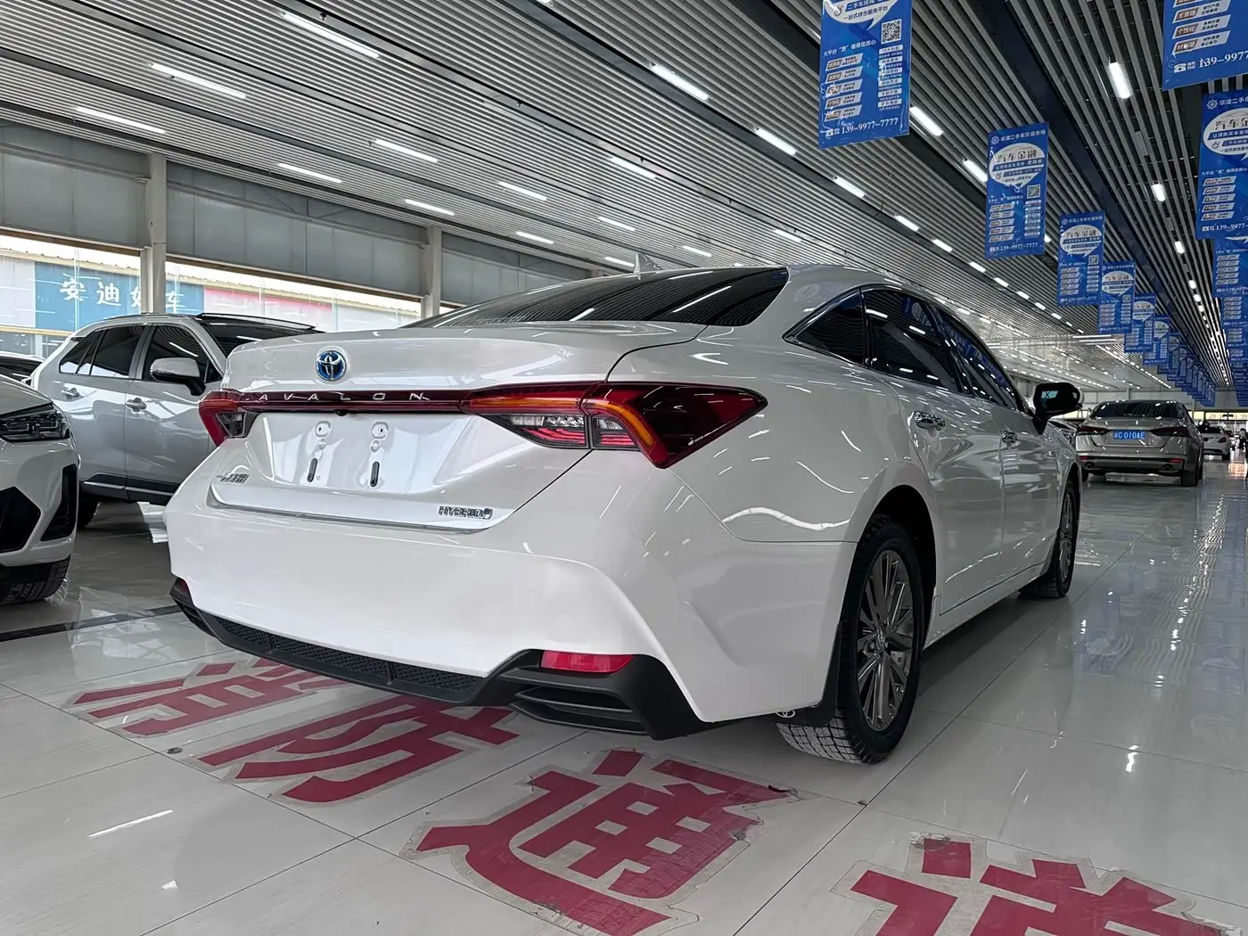 Toyota Avalon 2023 — Photo 6/16