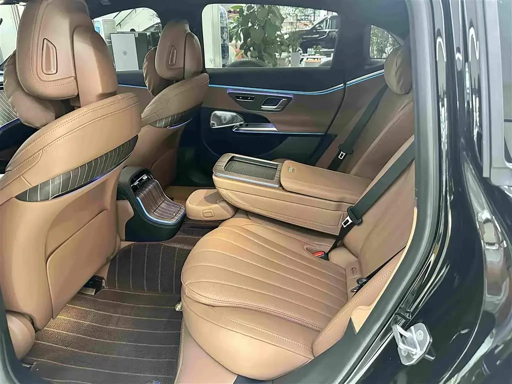 Mercedes-Benz E-Class 2026 — Фото 14/20