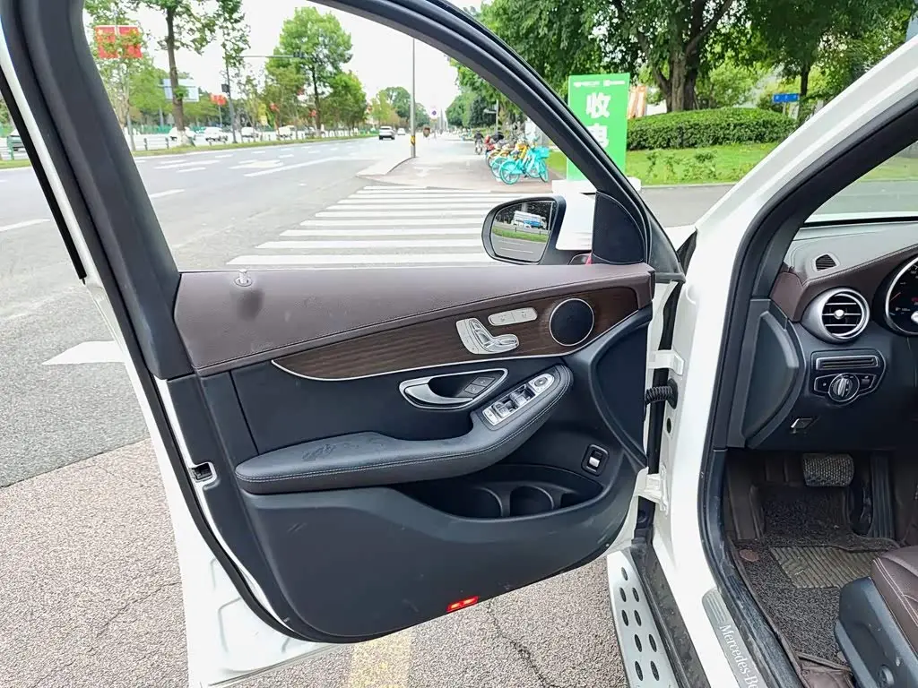Mercedes-Benz GLC 2022 — Photo 6/11
