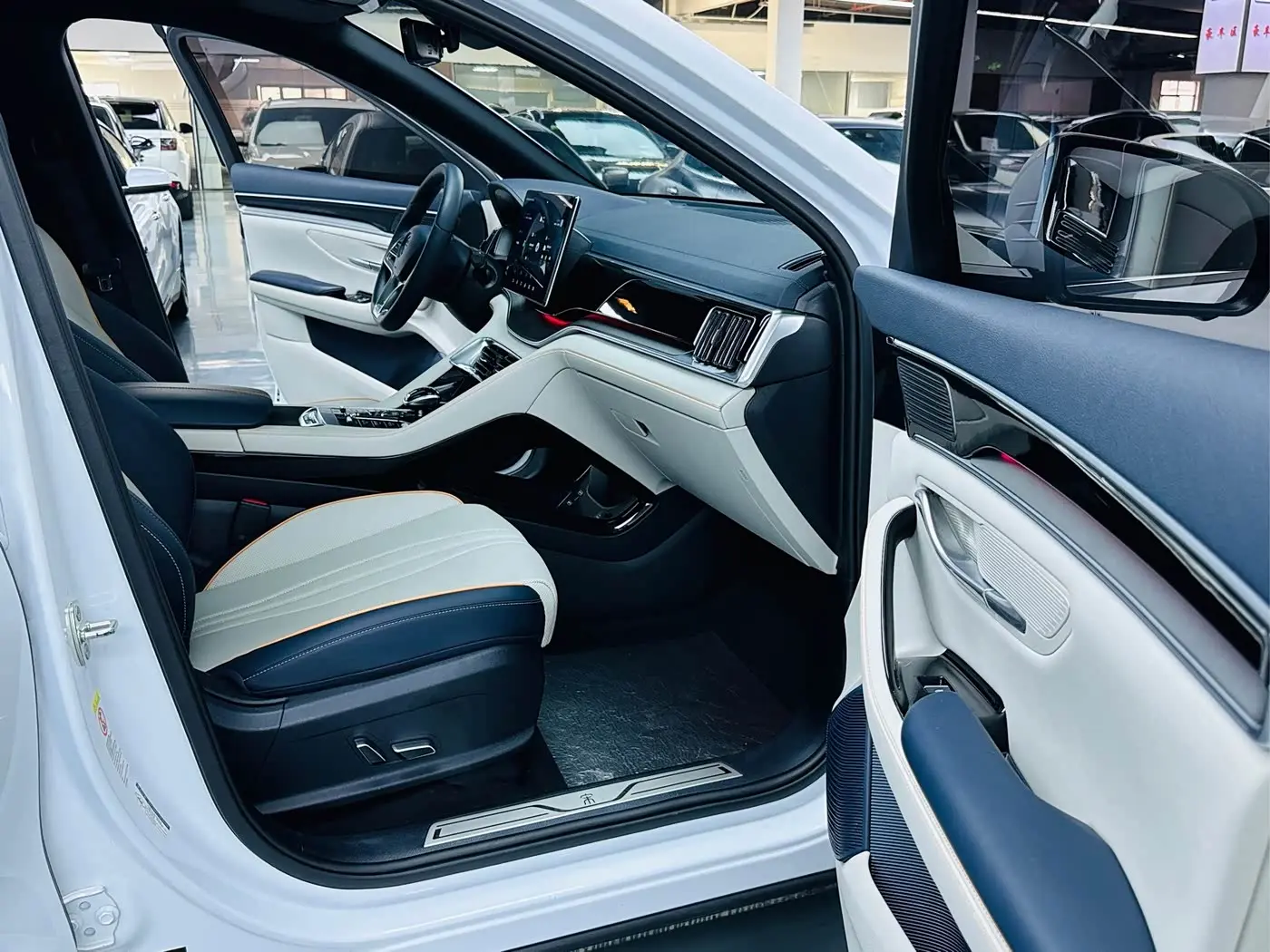 BYD Song PLUS PHEV 2023 — Photo 8/15