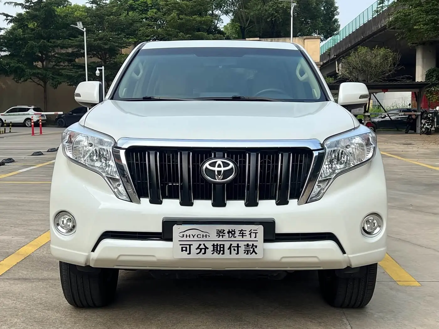 Toyota Prado 2014 — Photo 1/18