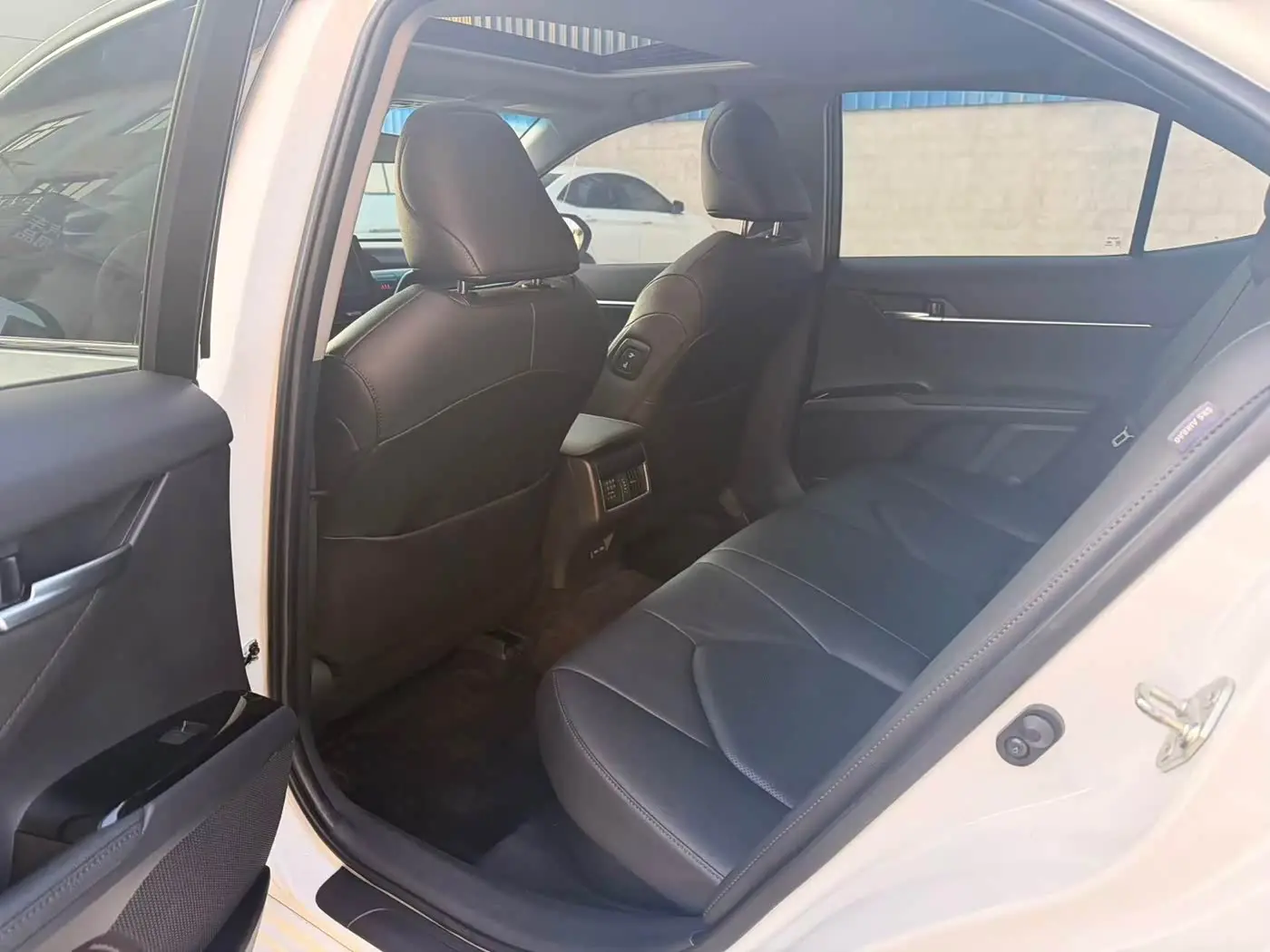 Toyota Camry 2023 — ფოტო 6/9