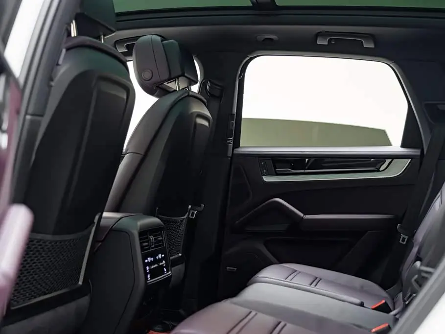 Porsche Cayenne 2023 — Photo 9/20