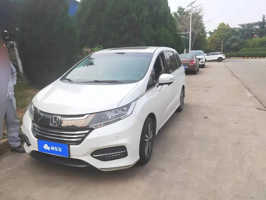 Honda Odyssey 2018 — Şəkil 1/16