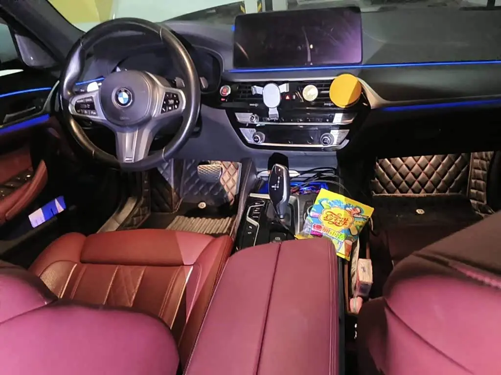 BMW 5 Series 2022 — Photo 11/12