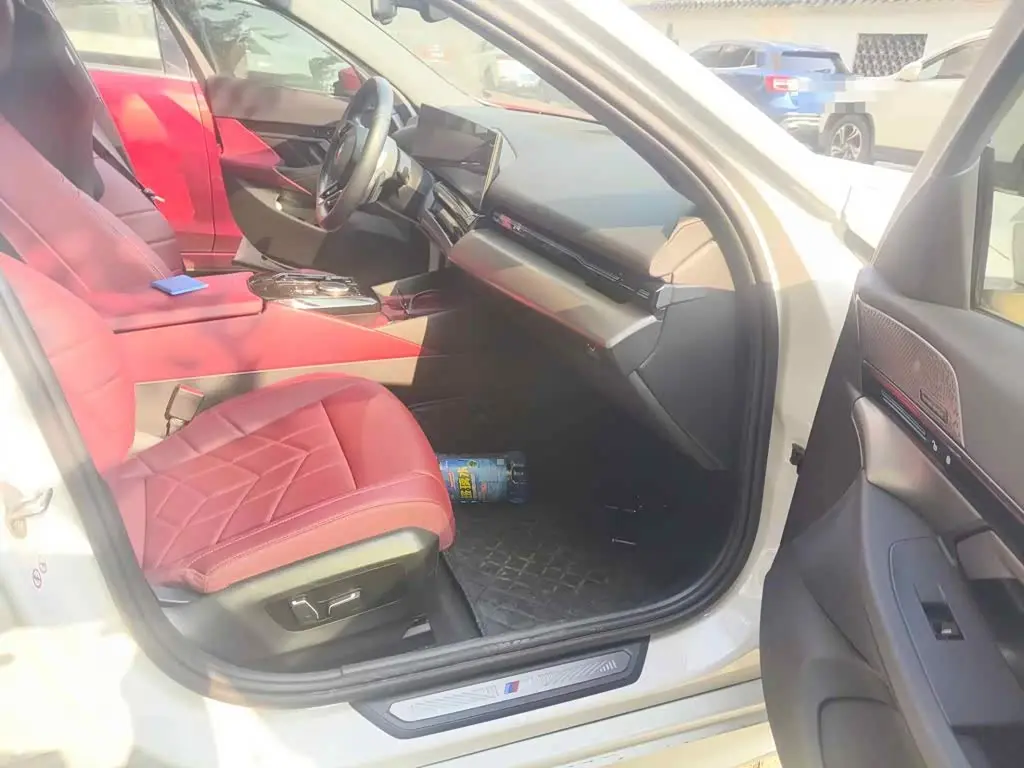 BMW 5 Series 2024 — Photo 13/13
