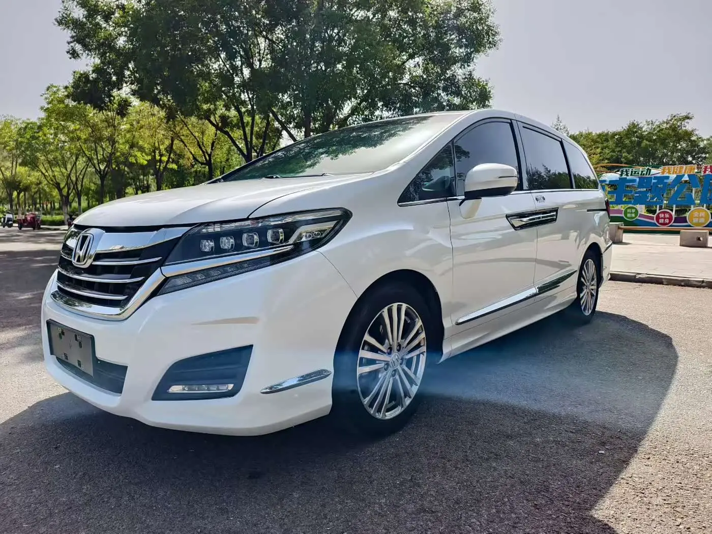 Honda Elysion 2018 — Фото 1/9