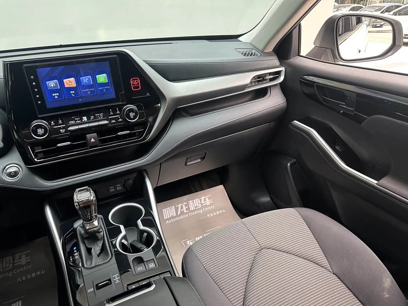 Toyota Highlander 2024 — Фото 10/13