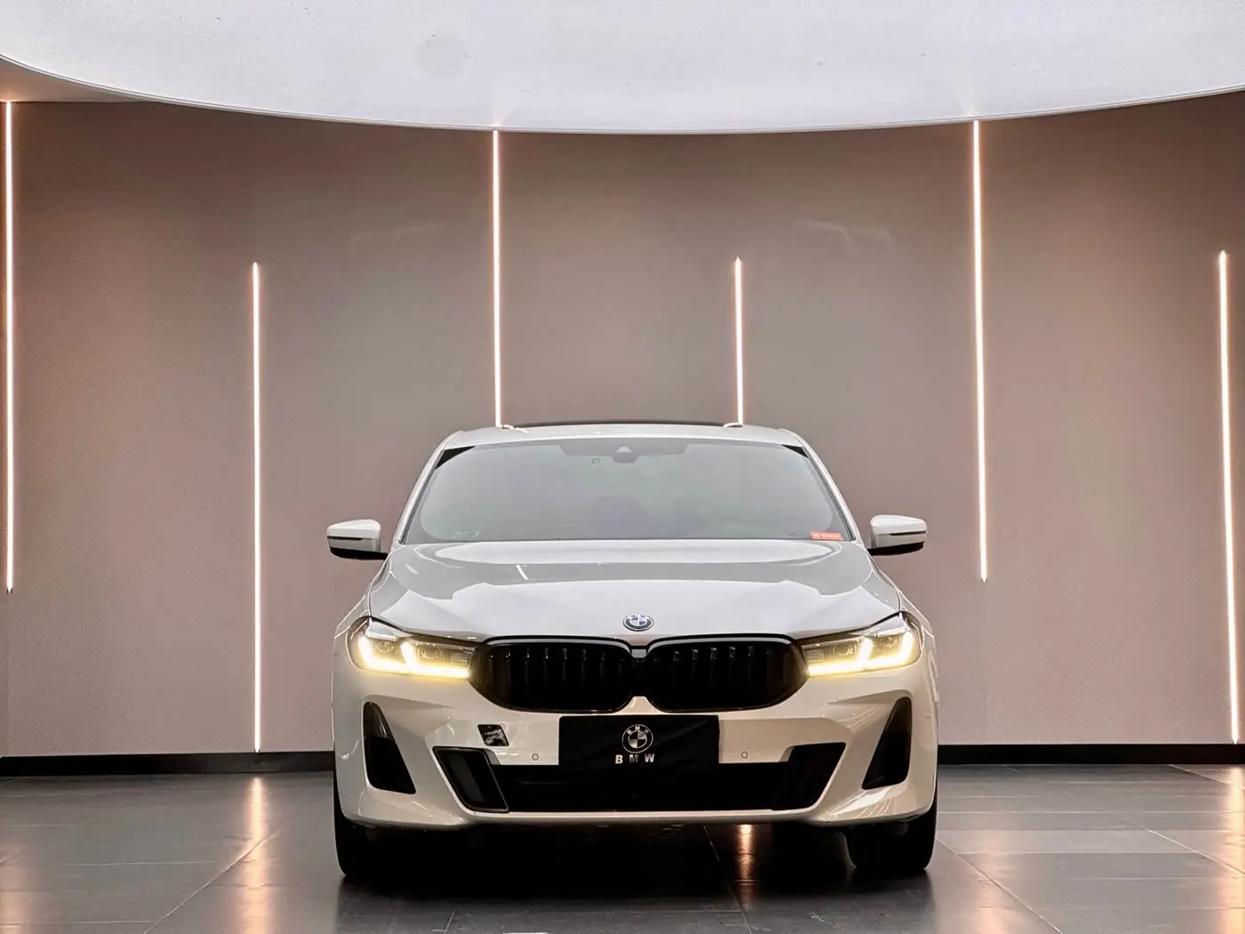 BMW 6 Series GT 2023 — Фото 2/11