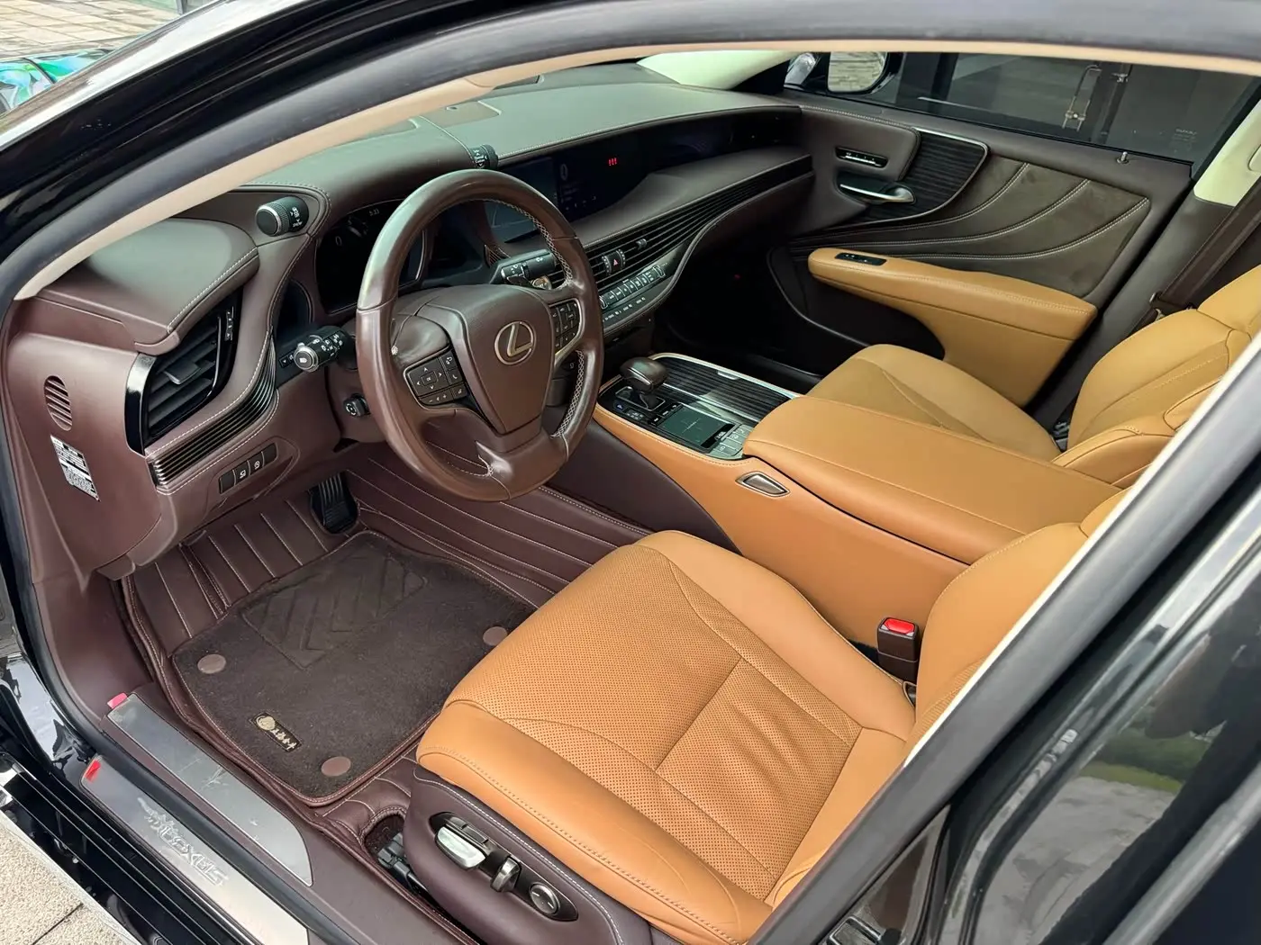 Lexus LS 2019 — Photo 10/14