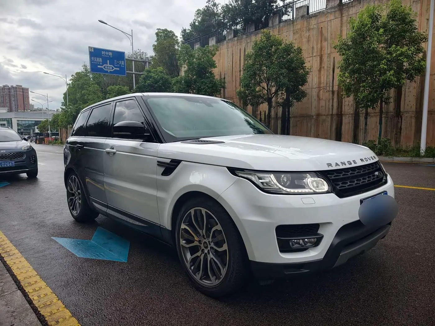 Land Rover Range Rover Sport 2018 — Photo 2/17