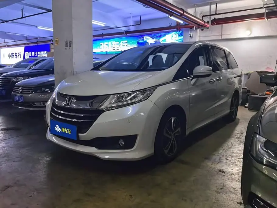 Honda Odyssey 2017 — ფოტო 1/16