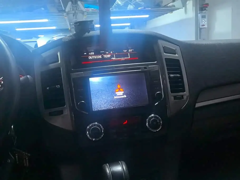 Mitsubishi Pajero 2016 — Şəkil 13/16
