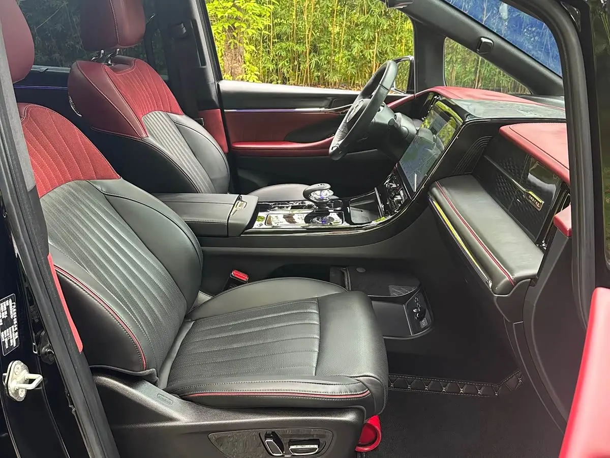 GAC Trumpchi Trumpchi M8 2024 — Photo 8/17