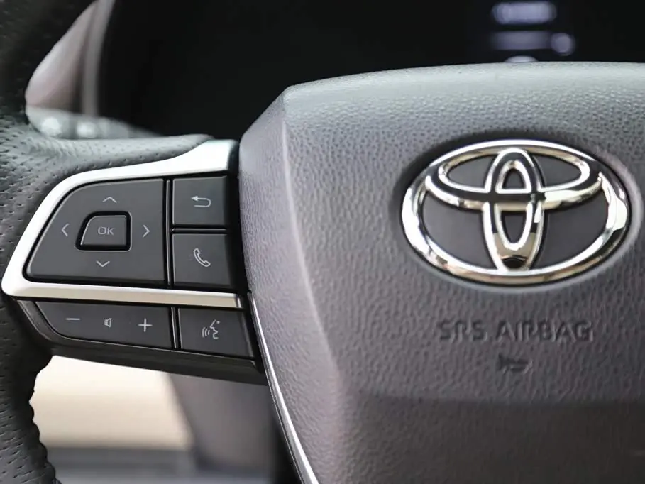 Toyota Granvia 2023 — Photo 16/20