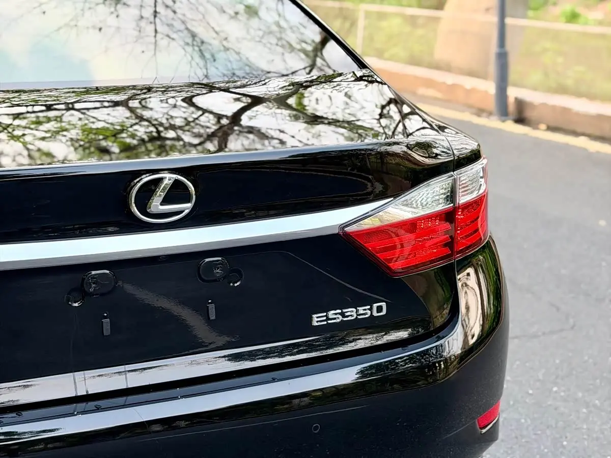 Lexus ES 2014 — Photo 7/20