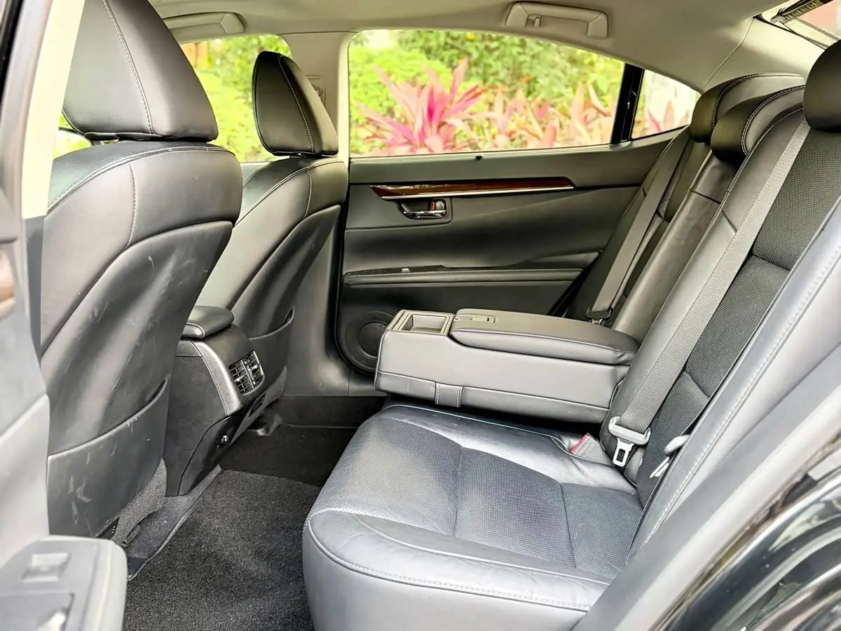 Lexus ES 2014 — Photo 14/20