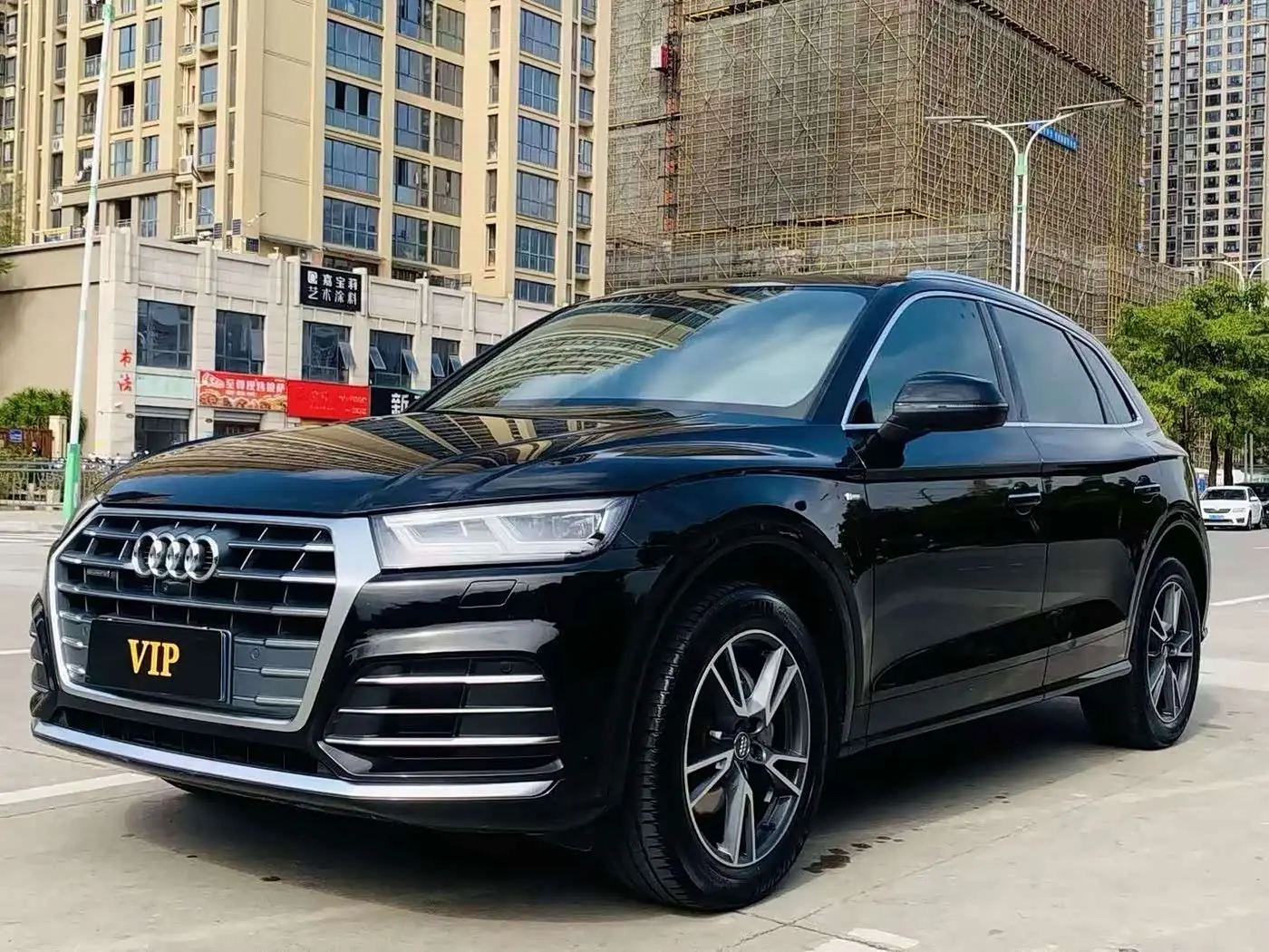 Audi Q5L 2020 — Фото 1/9