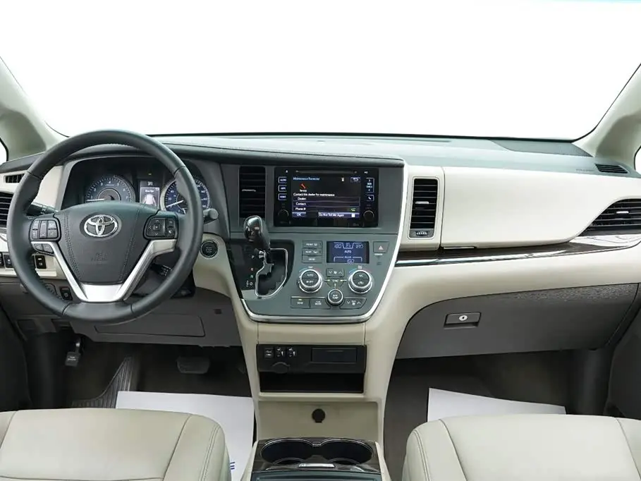 Toyota Sienna 2016 — Photo 15/20