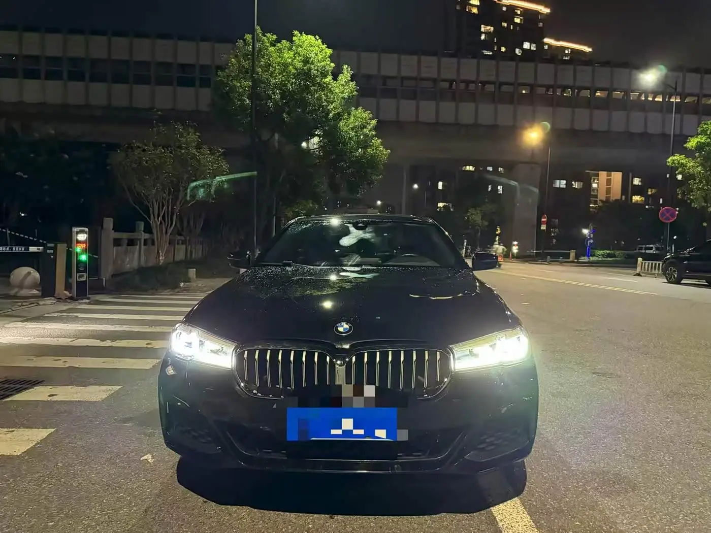 BMW 5 Series 2024 — Photo 1/18