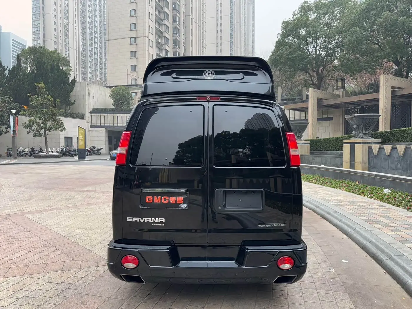 GMC Savana 2017 — Photo 6/20