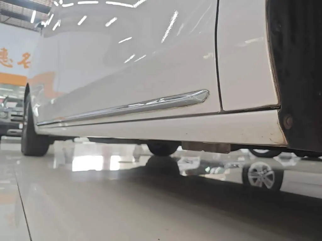 Buick GL8 2024 — ფოტო 18/19