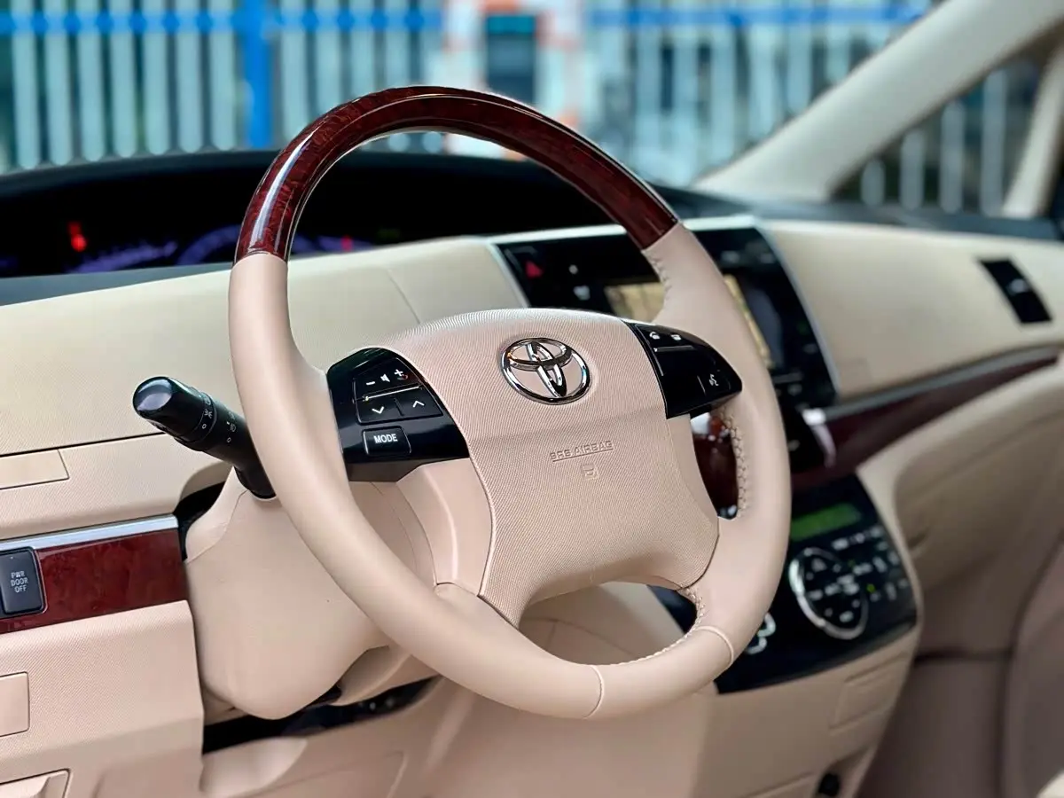 Toyota Previa 2013 — Photo 13/18