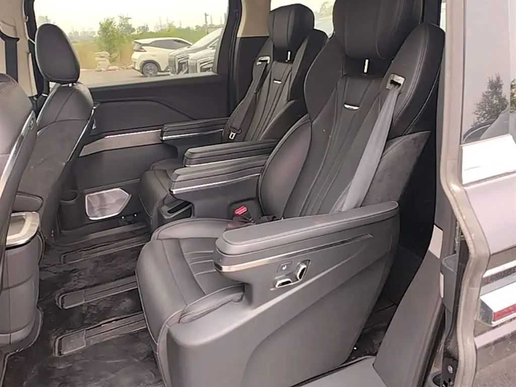 Hongqi HQ9 PHEV 2024 — Photo 17/20
