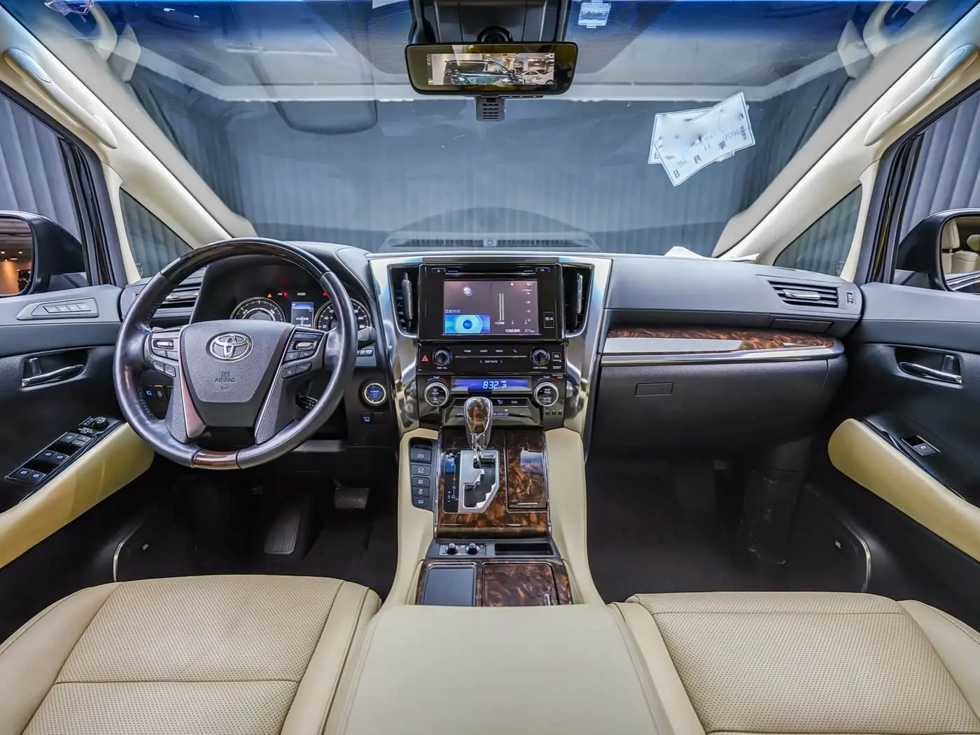 Toyota Alphard 2019 — Photo 8/20
