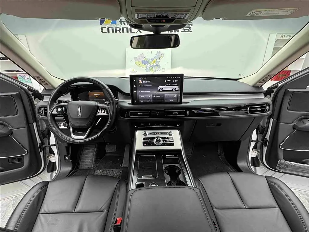 Lincoln Aviator 2023 — Photo 9/18