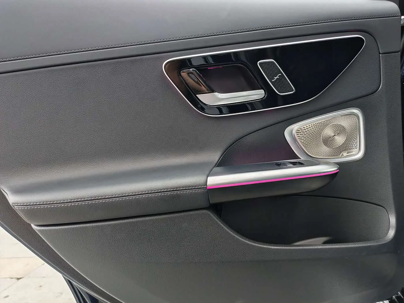 Mercedes-Benz C-Class 2025 — Фото 15/20