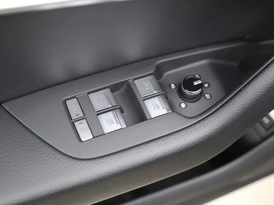 Audi A6L 2023 — Фото 11/20