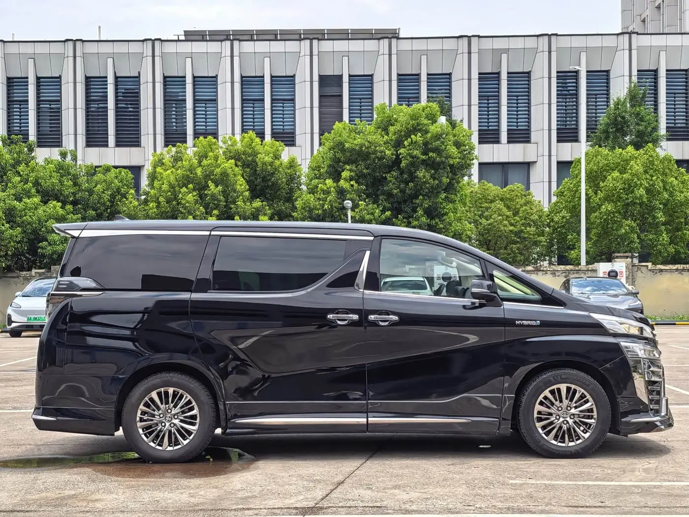 Toyota Vellfire 2020 — Photo 3/20
